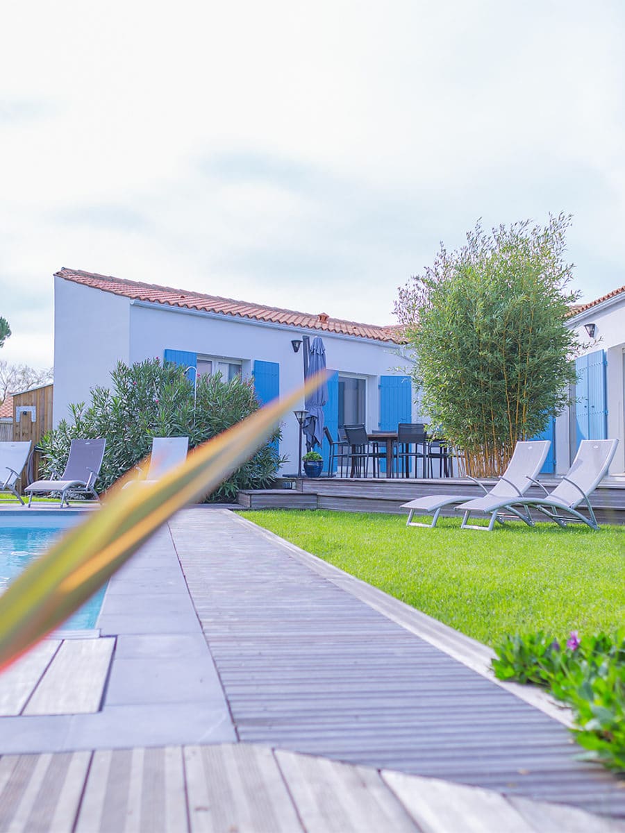 terrasse bois piscine maison ile d'oleron